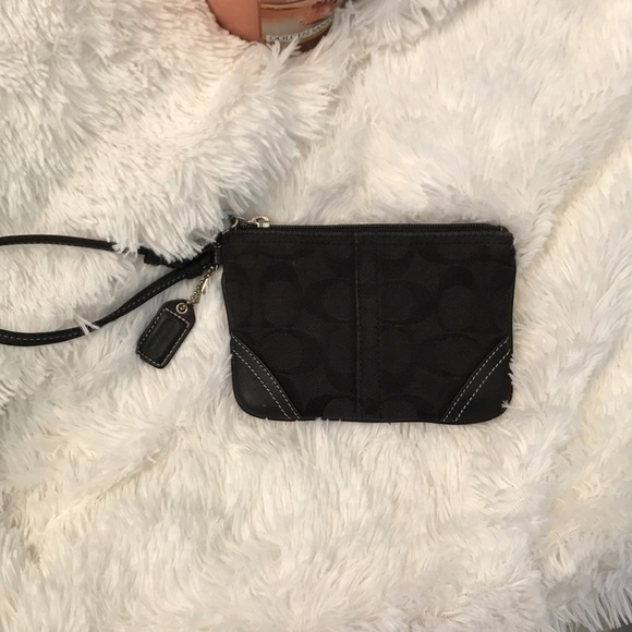 COPY - Coach wristlet black